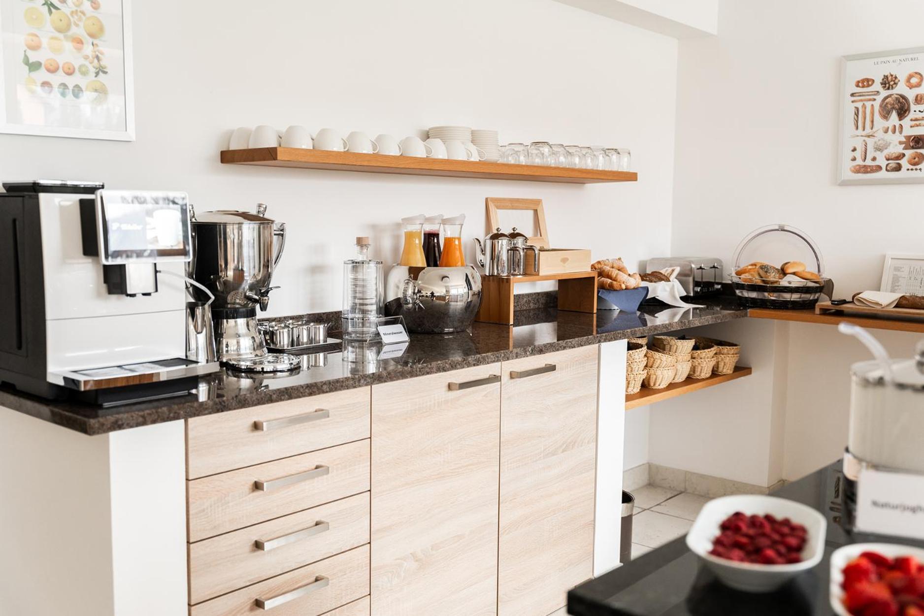 Hotel Vier Jahreszeiten An Der Therme & Kliniken Bad Krozingen Naehe Freiburg & Schwarzwald Ideal Fuer Wellness Kur & Business Ausfluege 24H Check In- Wlan & Parken Gratis Экстерьер фото
