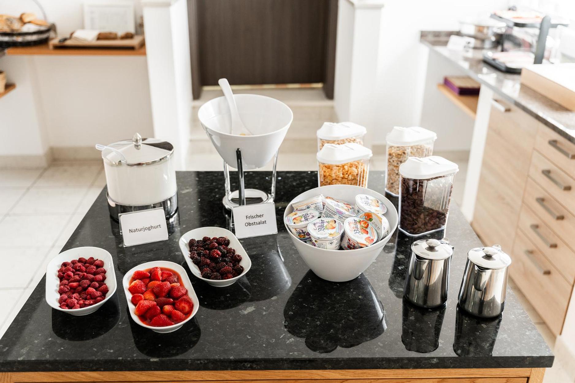 Hotel Vier Jahreszeiten An Der Therme & Kliniken Bad Krozingen Naehe Freiburg & Schwarzwald Ideal Fuer Wellness Kur & Business Ausfluege 24H Check In- Wlan & Parken Gratis Экстерьер фото