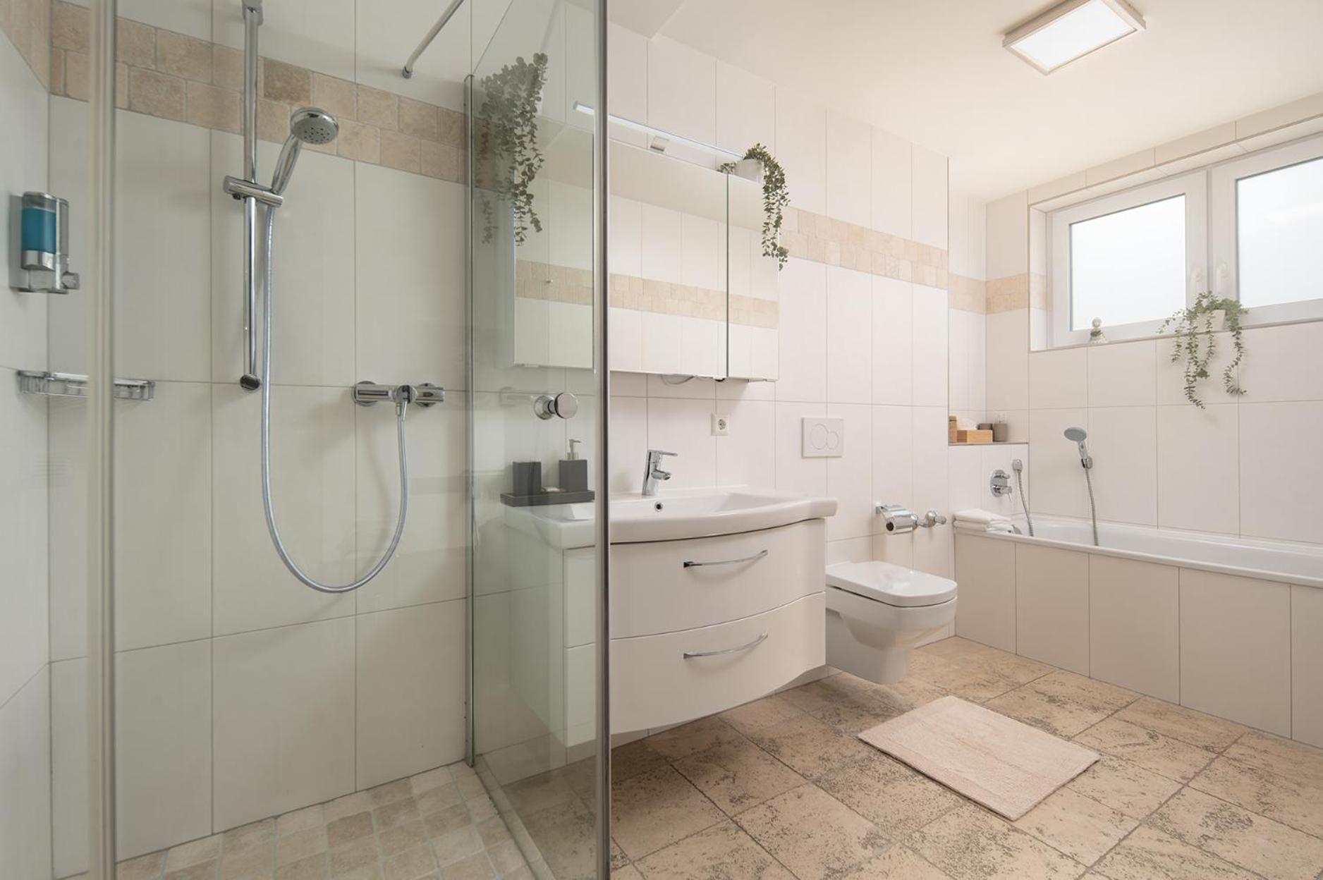 Hotel Vier Jahreszeiten An Der Therme & Kliniken Bad Krozingen Naehe Freiburg & Schwarzwald Ideal Fuer Wellness Kur & Business Ausfluege 24H Check In- Wlan & Parken Gratis Экстерьер фото